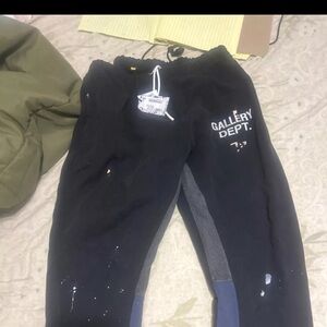 Brand new gallery dept sweats with tag